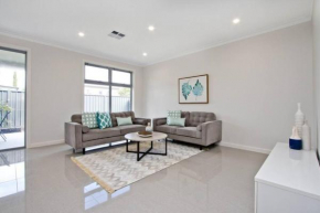 Tranquil Stay Klemzig I 10 min Ride Adelaide CBD I Newly Furnished